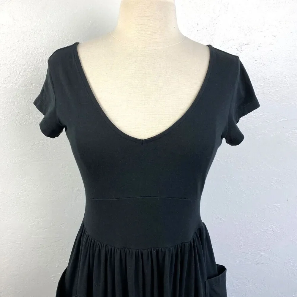 Love Hannah Women Black Dress XS Knit Deep V-Neck Short Cap Sleeves Pockets